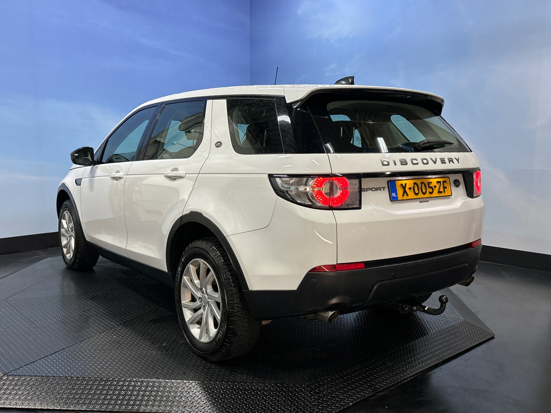 37416820-2.jpg