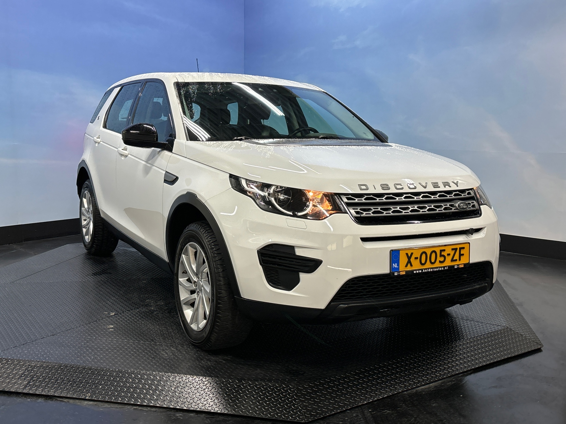 37416820-6.jpg