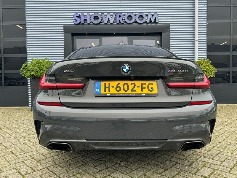 41128444-28.jpg