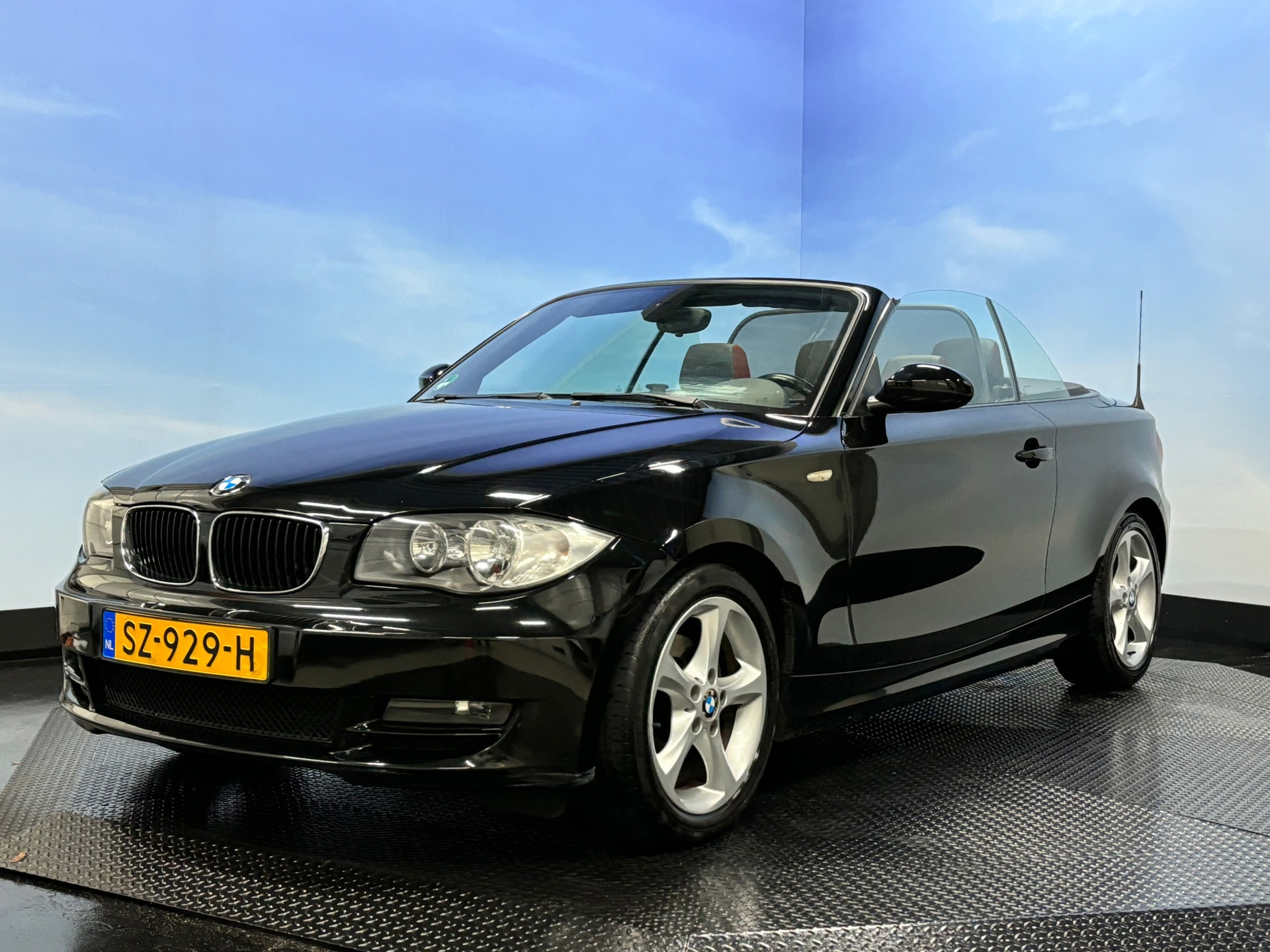 42188199-10.jpg