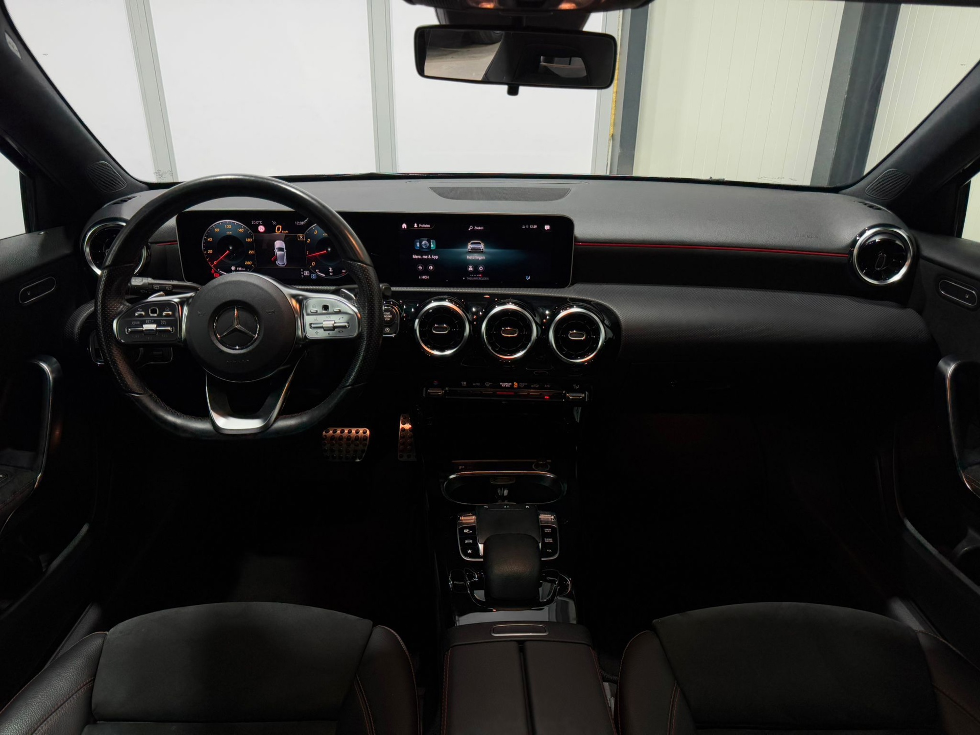 42301937-23.jpg