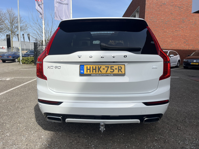 43099867-5.jpg