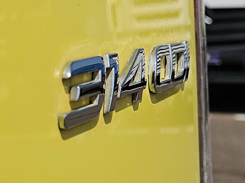 46107872-15.jpg