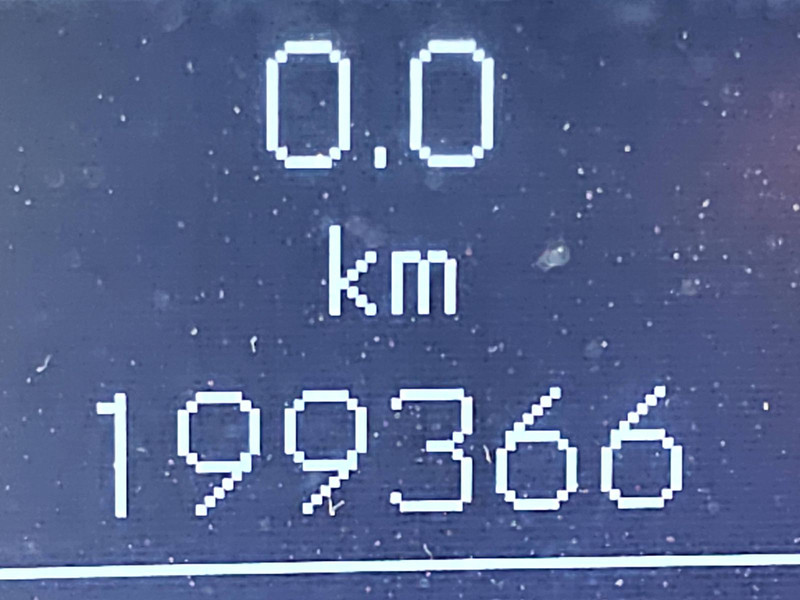 46107872-7.jpg