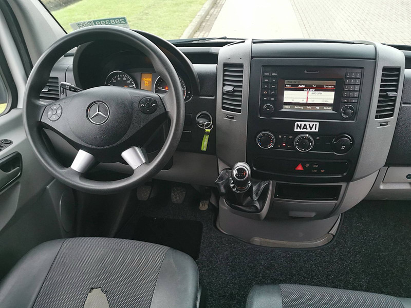46198897-8.jpg