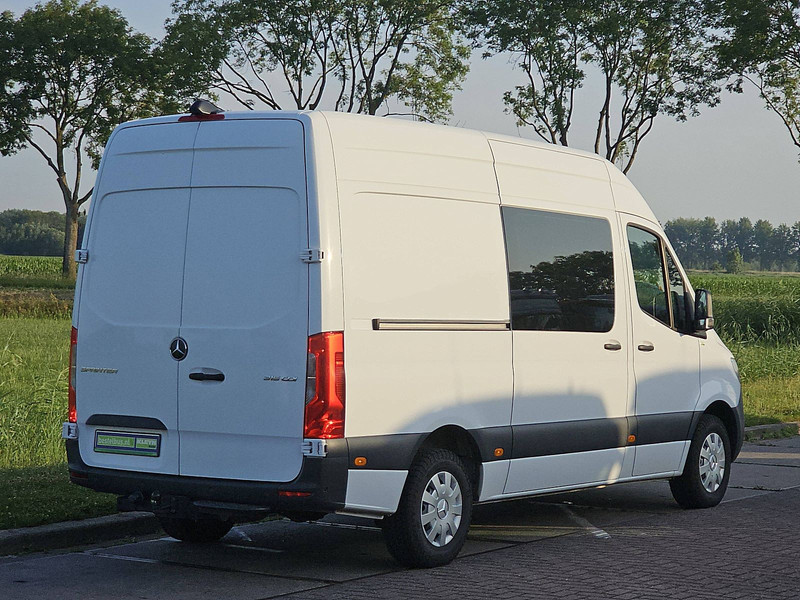 46231306-2.jpg