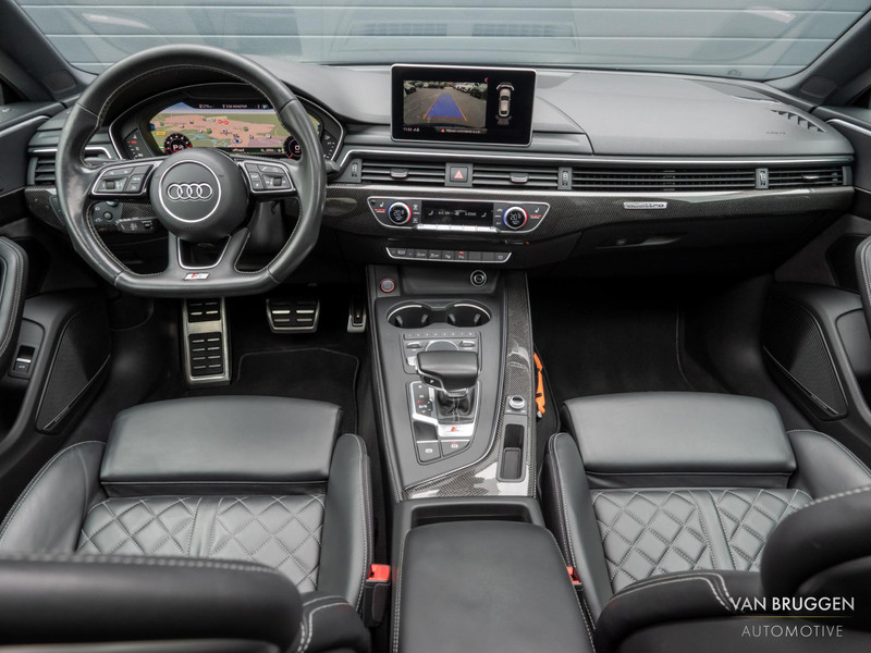47379870-6.jpg