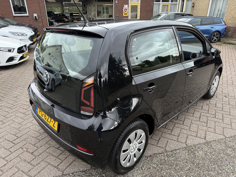 48128792-17.jpg