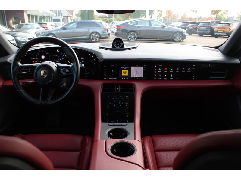48522790-2.jpg