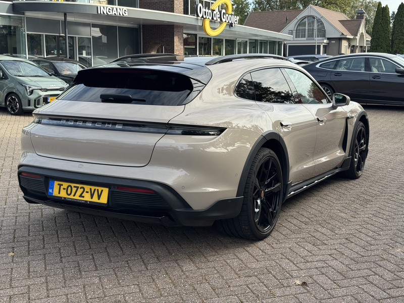 48522790-3.jpg
