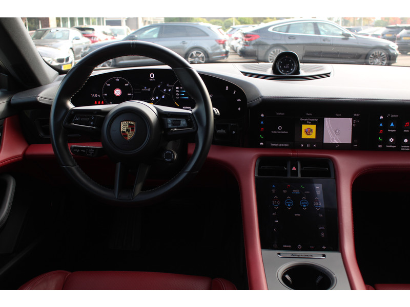 48522790-6.jpg