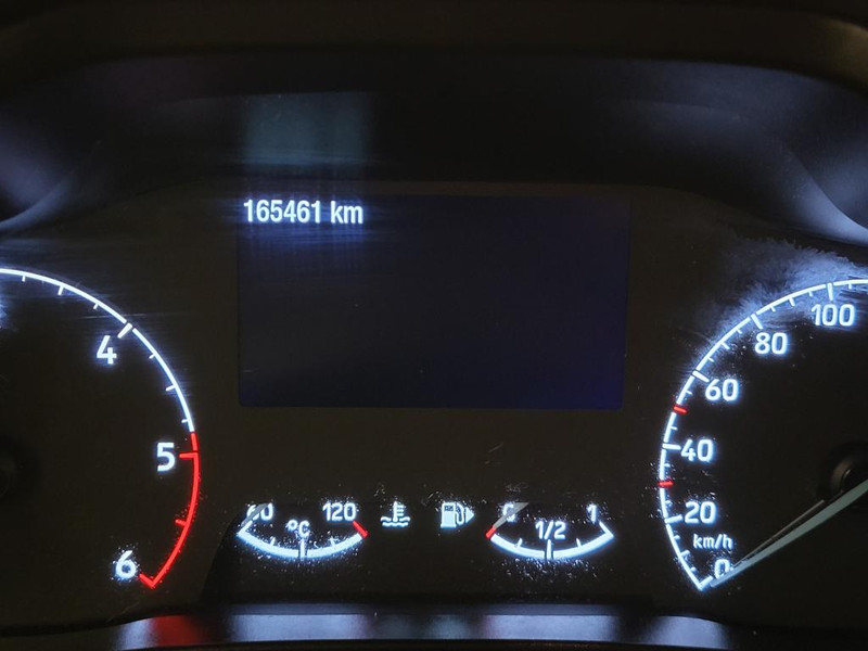 48551855-8.jpg