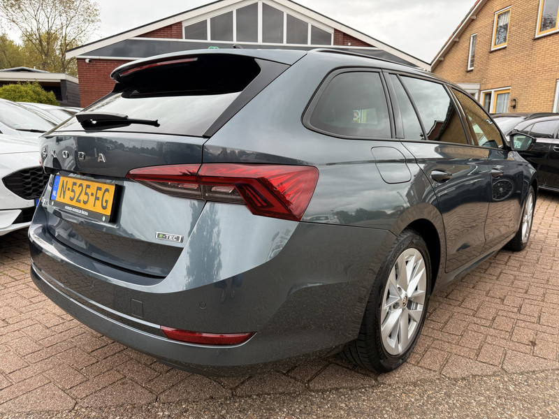48552034-2.jpg