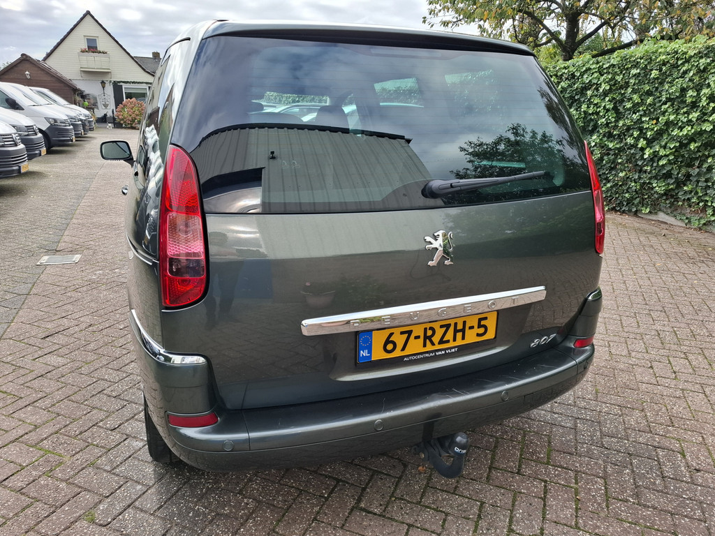 48578667-5.jpg