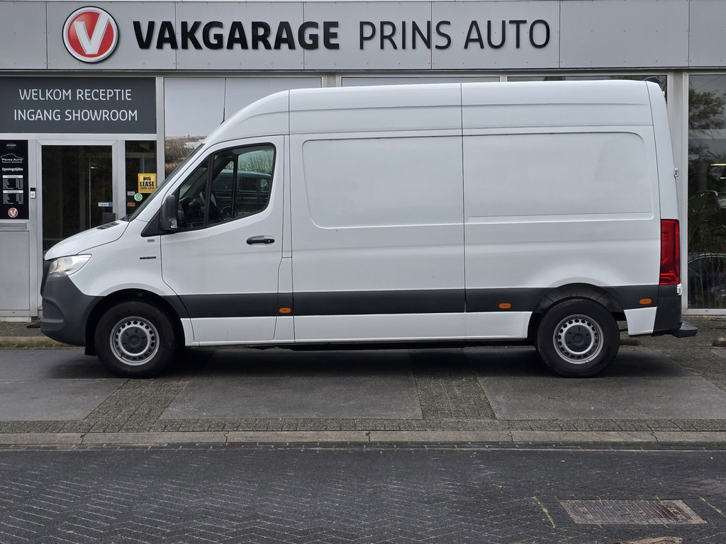 48580700-14.jpg