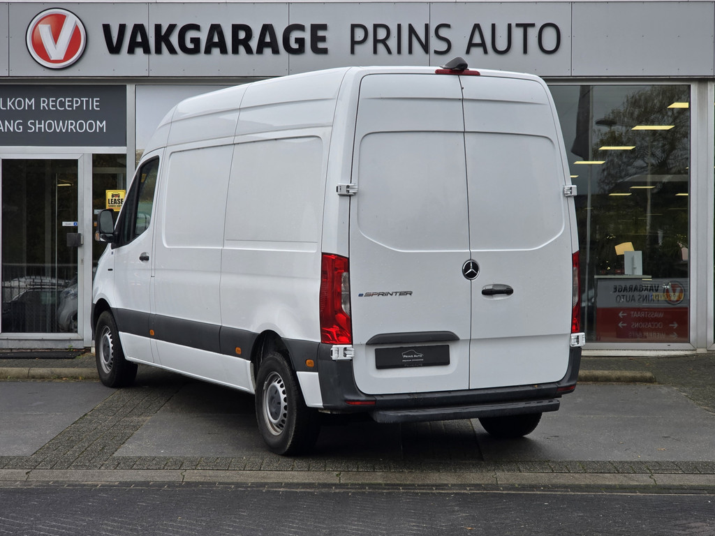 48580700-6.jpg