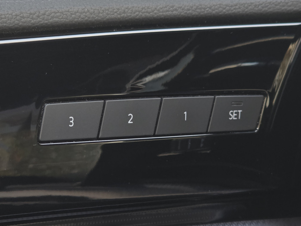 48594552-17.jpg