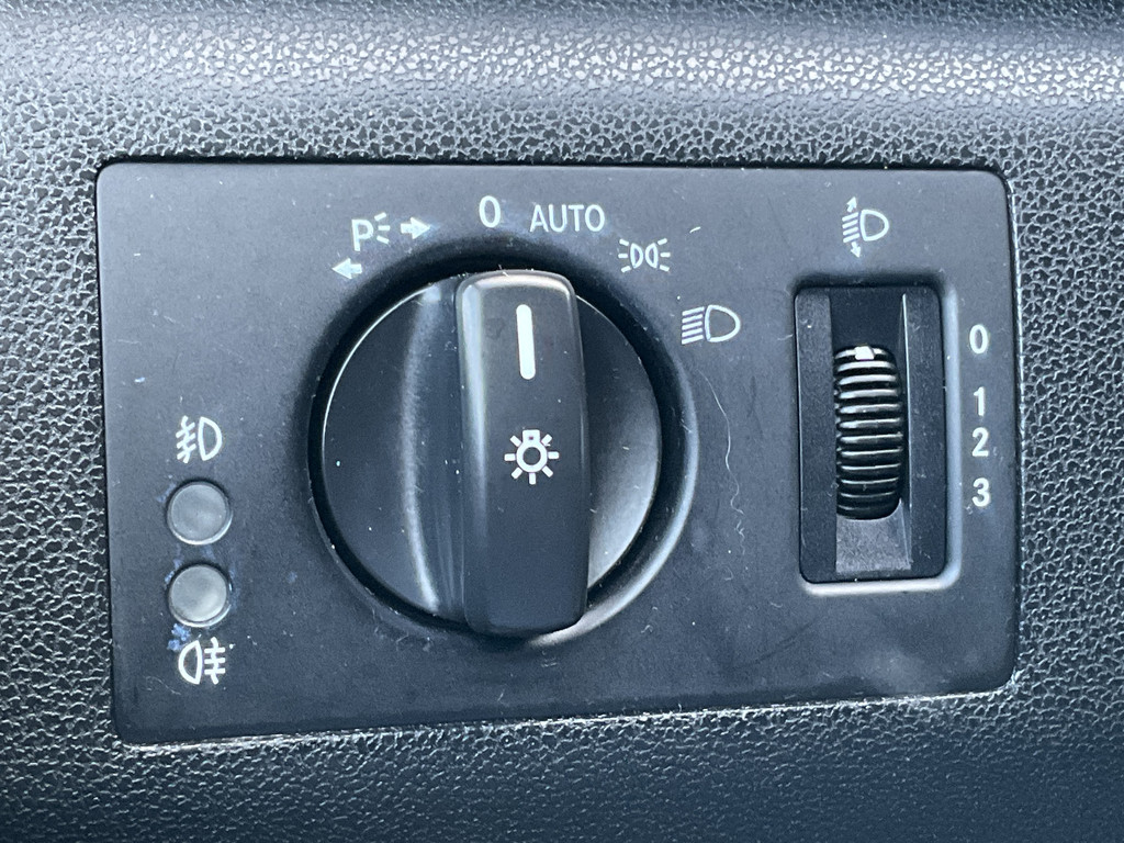 48609997-17.jpg