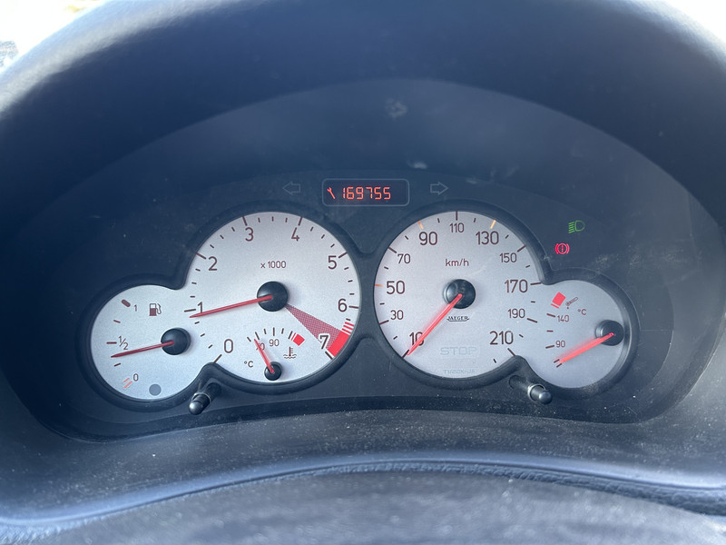48653272-5.jpg