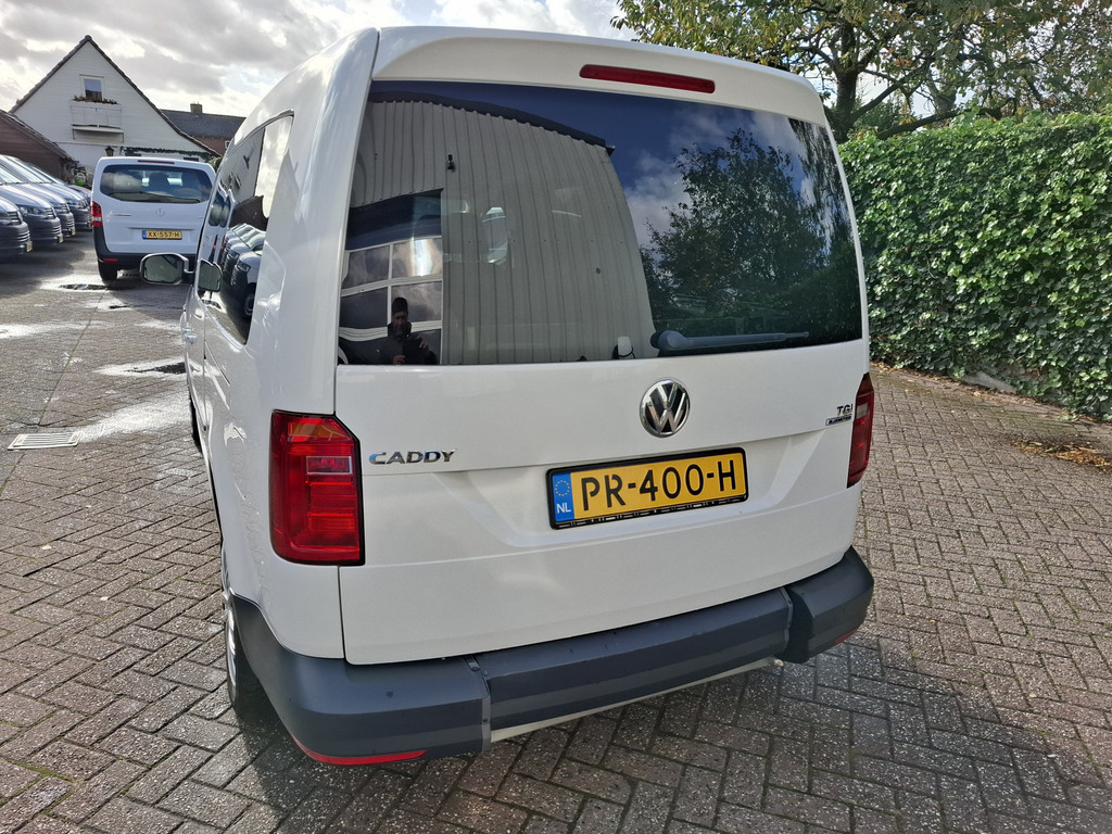 48655424-4.jpg