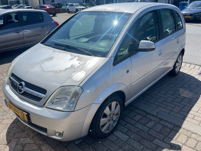 352923669-100