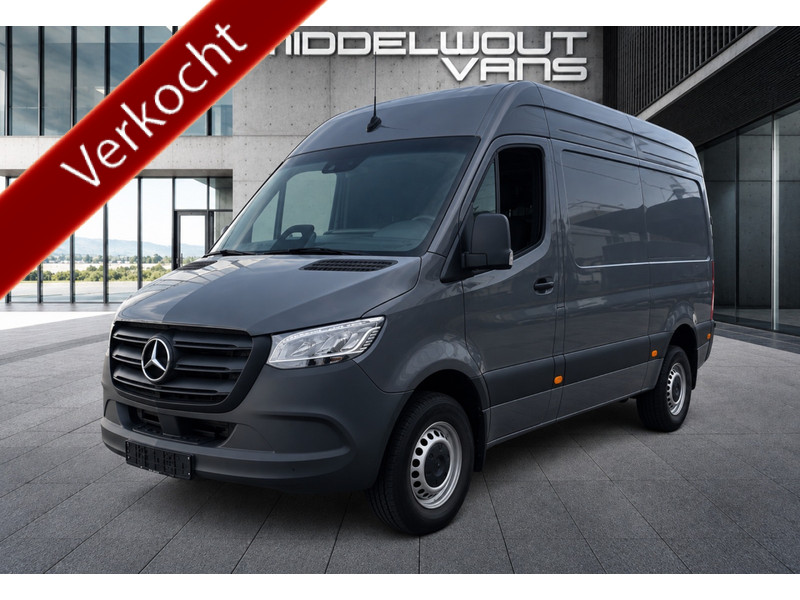 779211985-100